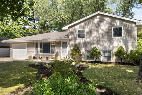 23 W572 Turner Ave, Roselle, IL 60172