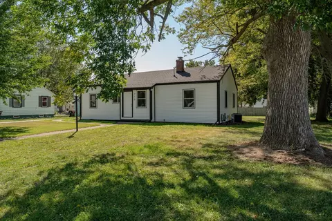 710 E Richardson St, Farmer City, IL 61842