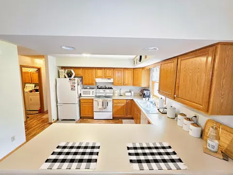Kitchen - 1661 W Apache Trl, Freeport, IL 61032 photo 2 of 3