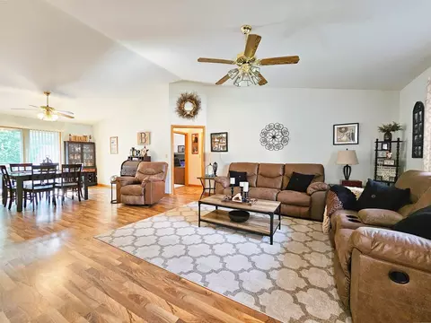 Living - 1661 W Apache Trl, Freeport, IL 61032 photo 1 of 2