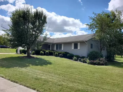 Exterior - 1661 W Apache Trl, Freeport, IL 61032 photo 10 of 10