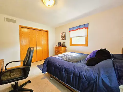 Bedroom - 1661 W Apache Trl, Freeport, IL 61032 photo 4 of 6