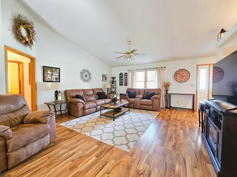 Living - 1661 W Apache Trl, Freeport, IL 61032 photo 2 of 2