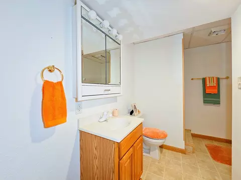 Bath - 1661 W Apache Trl, Freeport, IL 61032 photo 5 of 5