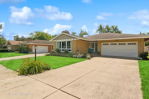 4 Scotdale Rd, La Grange Park, IL 60526