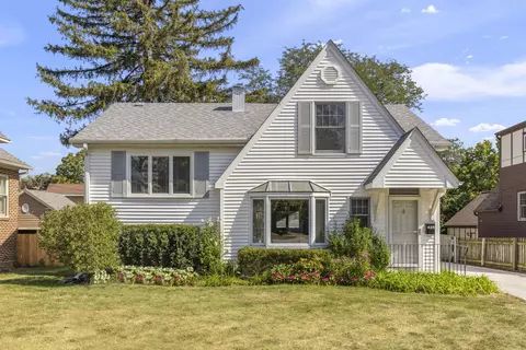 825 N Blanchard St, Wheaton, IL 60187