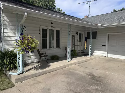 Exterior - 1206 E 19th St, Sterling, IL 61081 photo 2 of 6
