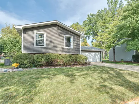 1940 Powder River Path, Elgin, IL 60123 photo 2