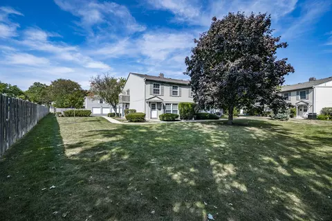 1691 Valley Forge Dr #B, Wheaton, IL 60189 photo 5