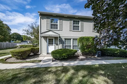 1691 Valley Forge Dr #B, Wheaton, IL 60189 photo 2