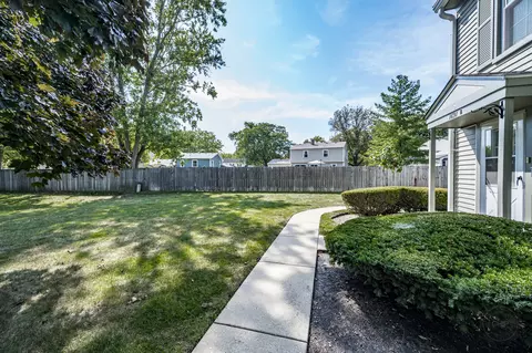 1691 Valley Forge Dr #B, Wheaton, IL 60189 photo 3