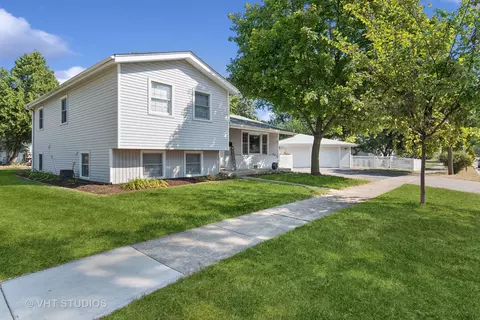 30 E Plymouth St, Villa Park, IL 60181