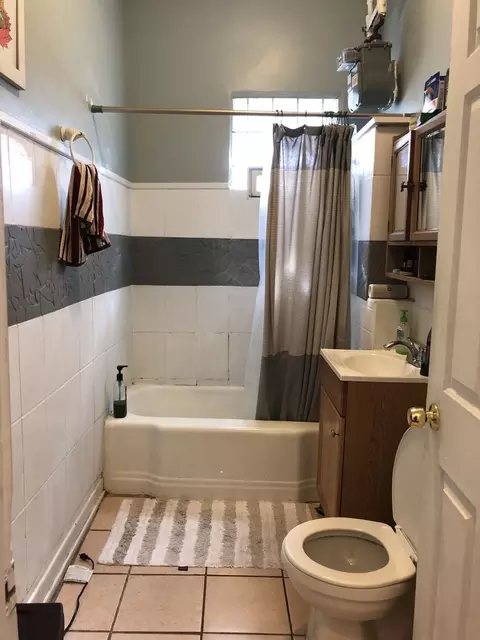 Bath - 3271 S Bell Ave, Chicago, IL 60608 photo 6 of 7