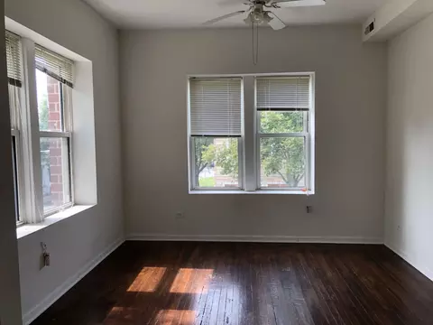 Living - 3271 S Bell Ave, Chicago, IL 60608 photo 5 of 10
