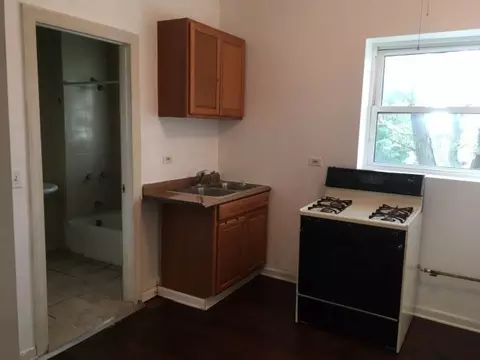 Kitchen - 3271 S Bell Ave, Chicago, IL 60608 photo 8 of 14