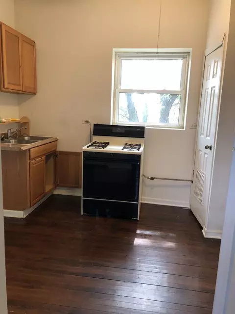 Kitchen - 3271 S Bell Ave, Chicago, IL 60608 photo 5 of 14