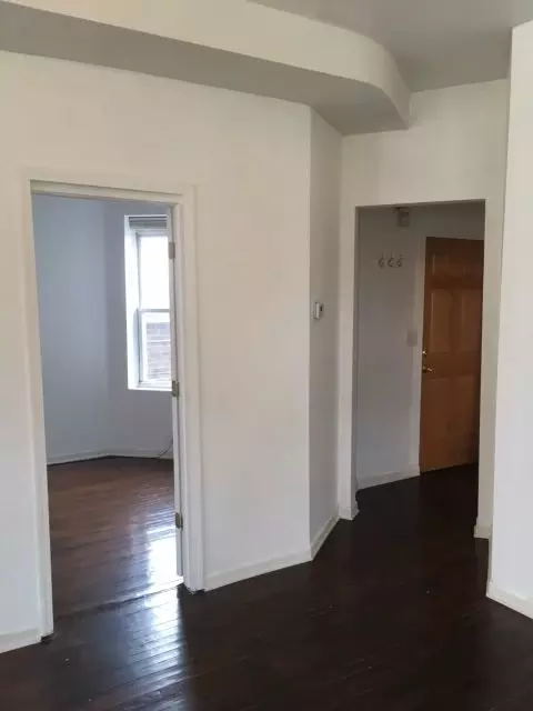Living - 3271 S Bell Ave, Chicago, IL 60608 photo 8 of 10