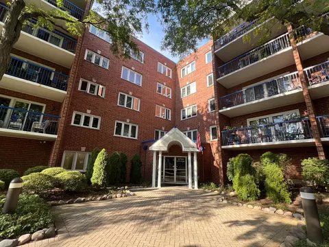 6755 N Milwaukee Ave #306, Niles, IL 60714