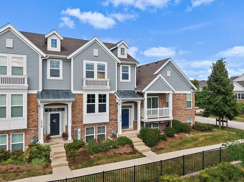 1214 Tuscany Dr, Streamwood, IL 60107