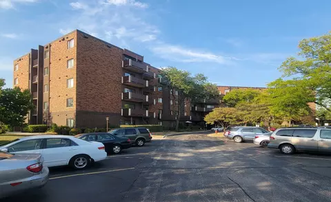 850 Wellington Ave #414, Elk Grove Village, IL 60007