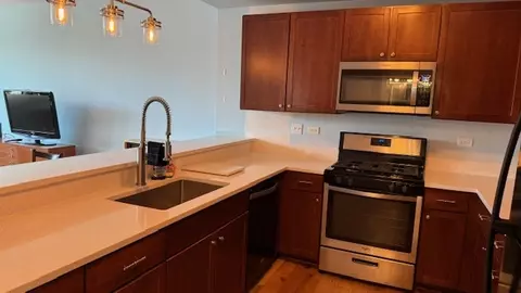 Kitchen - 1905 S Wolf Rd #210, Hillside, IL 60162 photo 3 of 4