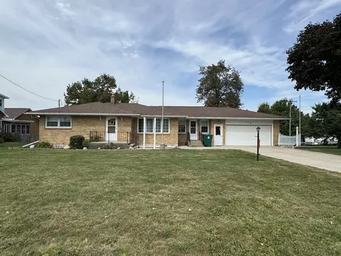 204 W Logan St, Forreston, IL 61030