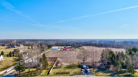 1566 12 E 16th Rd, Streator, IL 61364