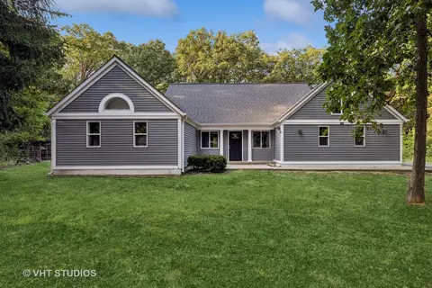 10310 W York House Rd, Beach Park, IL 60087