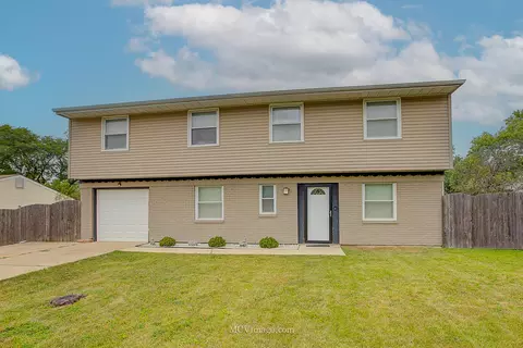 350 Deerfield Dr, Bolingbrook, IL 60440