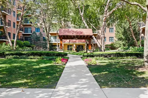 5100 W 96th St #328, Oak Lawn, IL 60453
