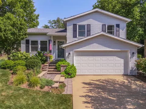 2214 Woodhavens, Bloomington, IL 61701
