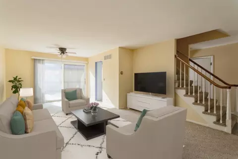 Living - 21 Kyle Ct, Willowbrook, IL 60527 photo 1 of 4
