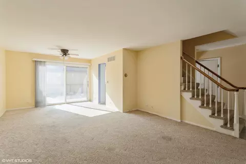 Living - 21 Kyle Ct, Willowbrook, IL 60527 photo 2 of 4