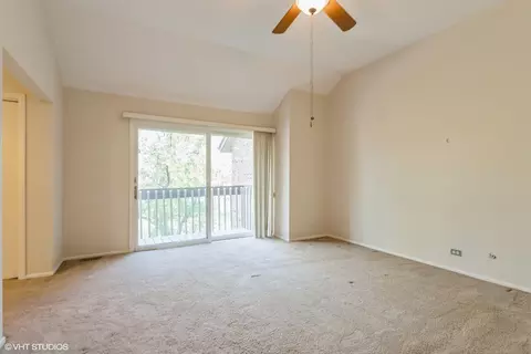 Living - 21 Kyle Ct, Willowbrook, IL 60527 photo 3 of 4