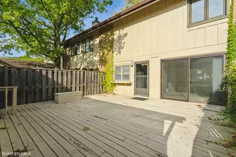 Exterior - 21 Kyle Ct, Willowbrook, IL 60527 photo 3 of 5