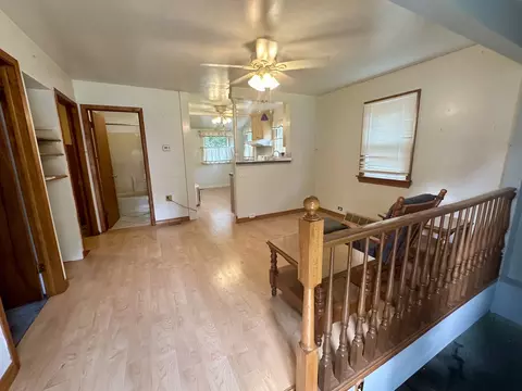 Living - 210 Hickory Rd, Oakwood Hills, IL 60013 photo 2 of 2