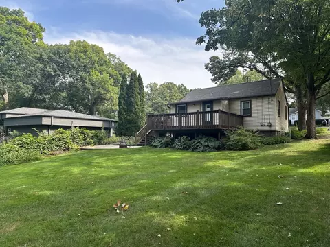 Exterior - 210 Hickory Rd, Oakwood Hills, IL 60013 photo 3 of 8
