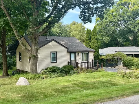 Exterior - 210 Hickory Rd, Oakwood Hills, IL 60013 photo 6 of 8