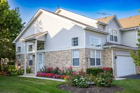 150 Brendon Ct, Roselle, IL 60172