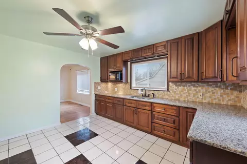Kitchen - 1529 E Bourbonnais St E, Kankakee, IL 60901 photo 1 of 3