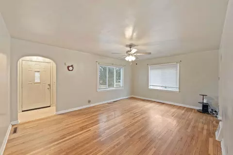 Living - 1529 E Bourbonnais St E, Kankakee, IL 60901 photo 4 of 4