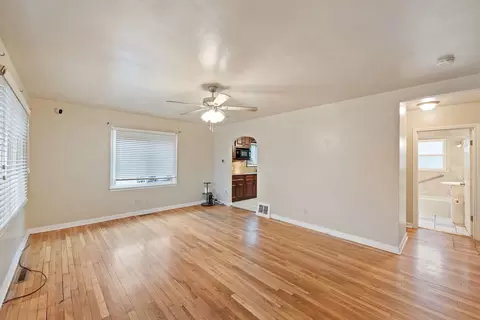 Living - 1529 E Bourbonnais St E, Kankakee, IL 60901 photo 3 of 4