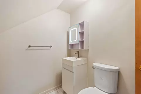 Bath - 1529 E Bourbonnais St E, Kankakee, IL 60901 photo 2 of 2