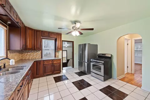 Kitchen - 1529 E Bourbonnais St E, Kankakee, IL 60901 photo 2 of 3