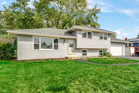 214 Oakleaf Rd, Lake In The Hills, IL 60156