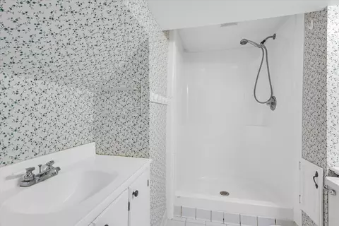 Bath - 1102 W John St, Champaign, IL 61821 photo 3 of 3