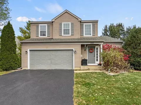 1992 Woodhaven Dr, Bartlett, IL 60103