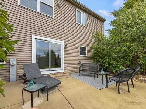 Exterior - 1992 Woodhaven Dr, Bartlett, IL 60103 photo 4 of 5
