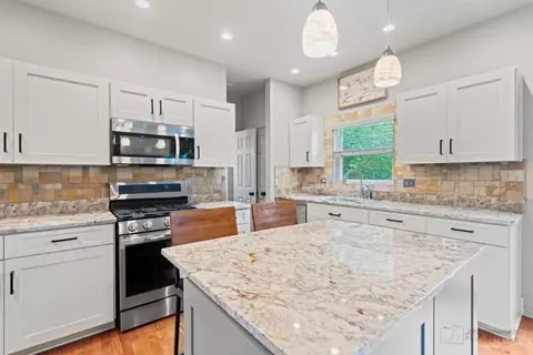 Kitchen - 1992 Woodhaven Dr, Bartlett, IL 60103 photo 2 of 4