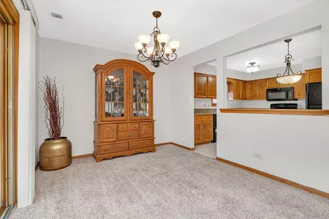 Dining - 13432 E Circle Dr #505, Crestwood, IL 60445 photo 1 of 2